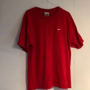 ⛔️CLASSIC RED NIKE CHECK ESSENTIAL TEE⛔️